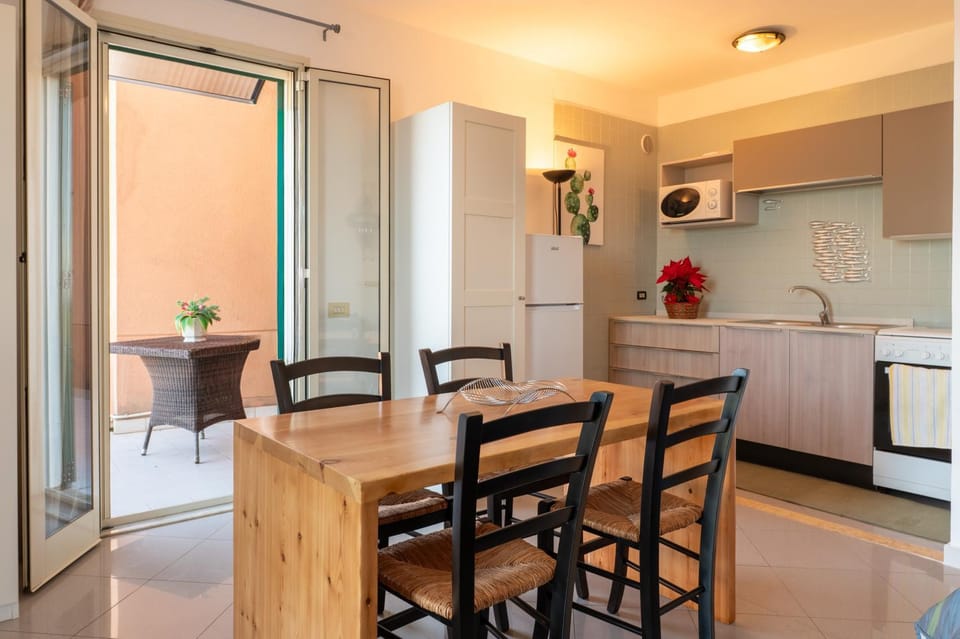 Property building, Kitchen or kitchenette, Living room