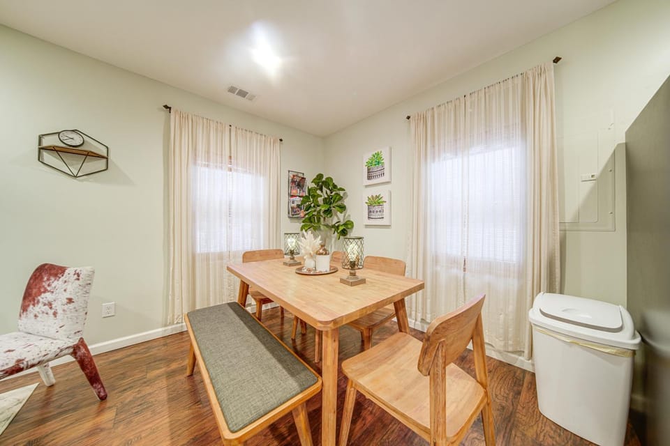 Walk to GOTL strip! Family cottage with laundry House in Geneva-on-the-Lake