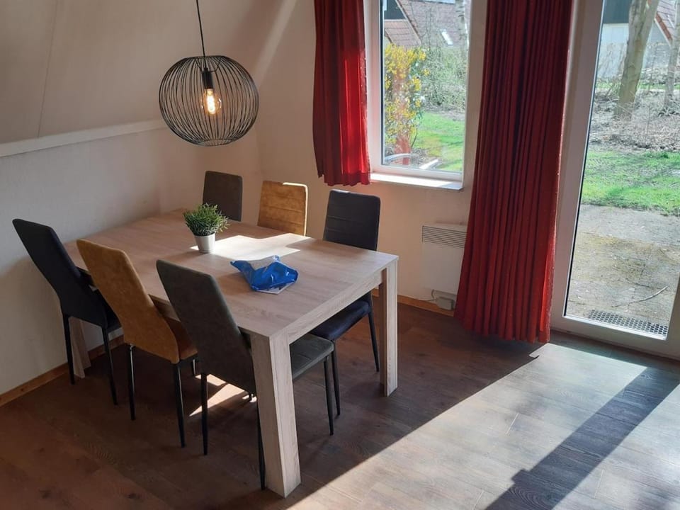 Leuke gezinswoning op park House in Overijssel (province)
