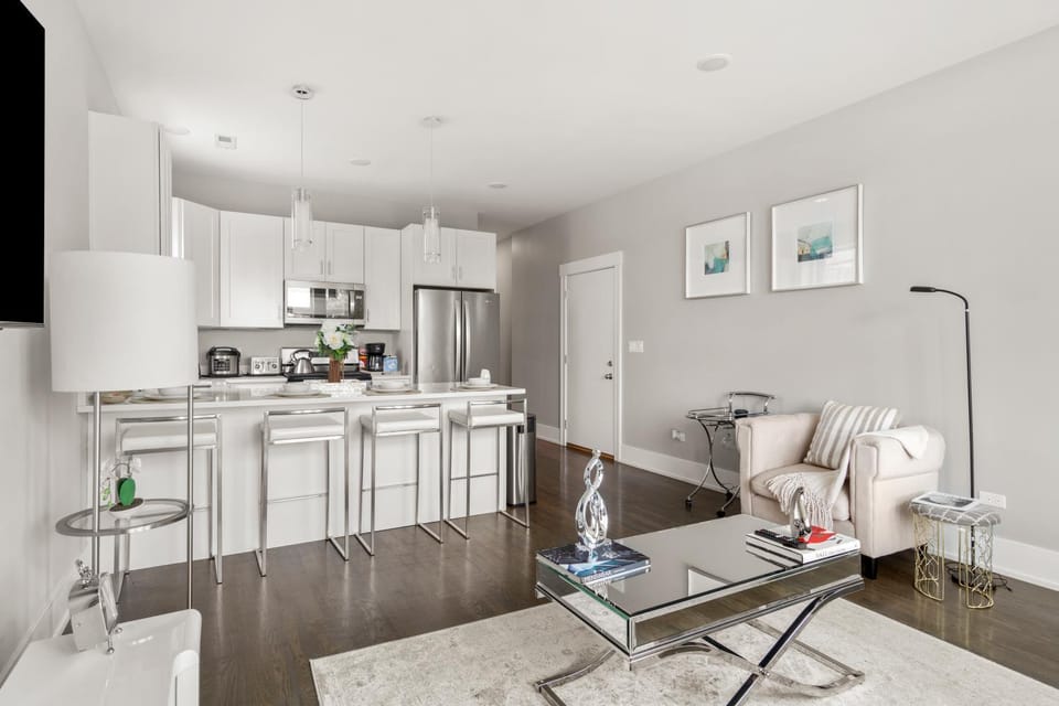 All Season Edifice Chicago Apartment in Chicago