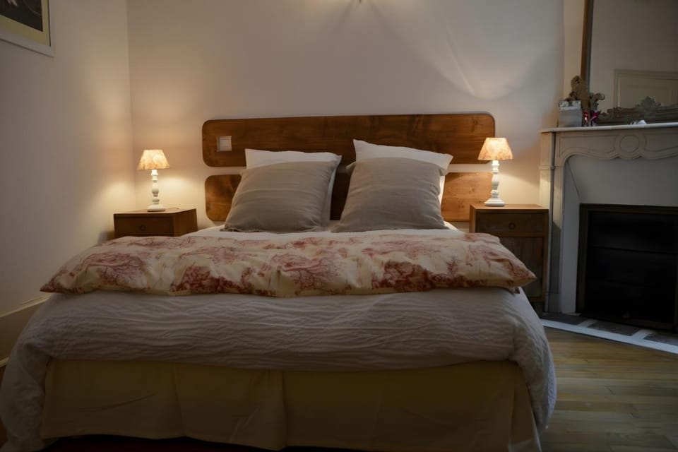 Bed, Photo of the whole room, Bedroom, Landmark view, Inner courtyard view, internet