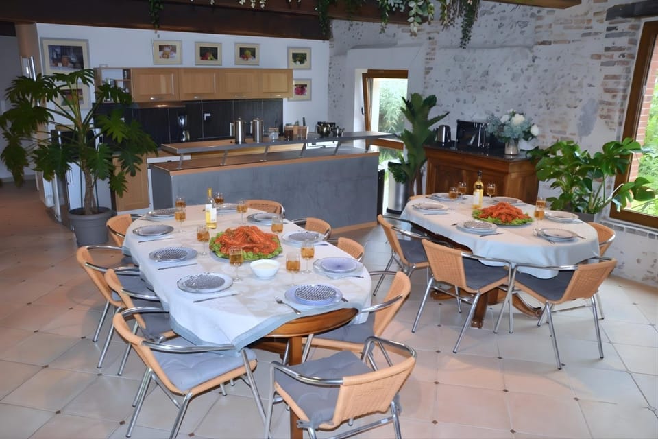 Coffee/tea facilities, Banquet/Function facilities, Dining area, Garden view, dishwasher, internet, microwave, oven, toaster, washing machine, kitchen