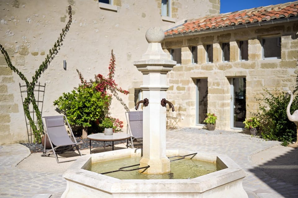 Patio, Day, sunbed