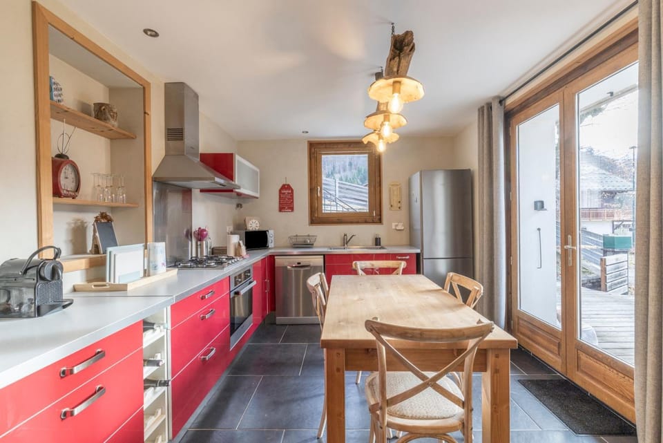 Property building, Kitchen or kitchenette, Living room