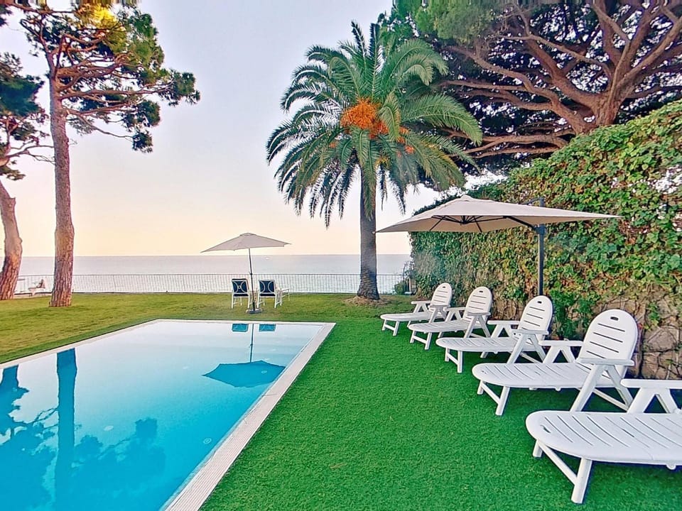 Pool view, Sea view, Swimming pool, Sunrise, sunbed