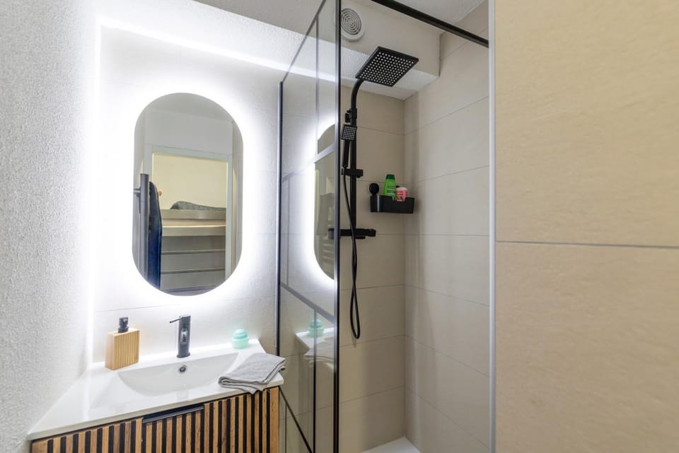 Bathroom, Living room