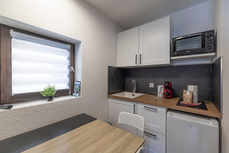 Kitchen or kitchenette, Living room