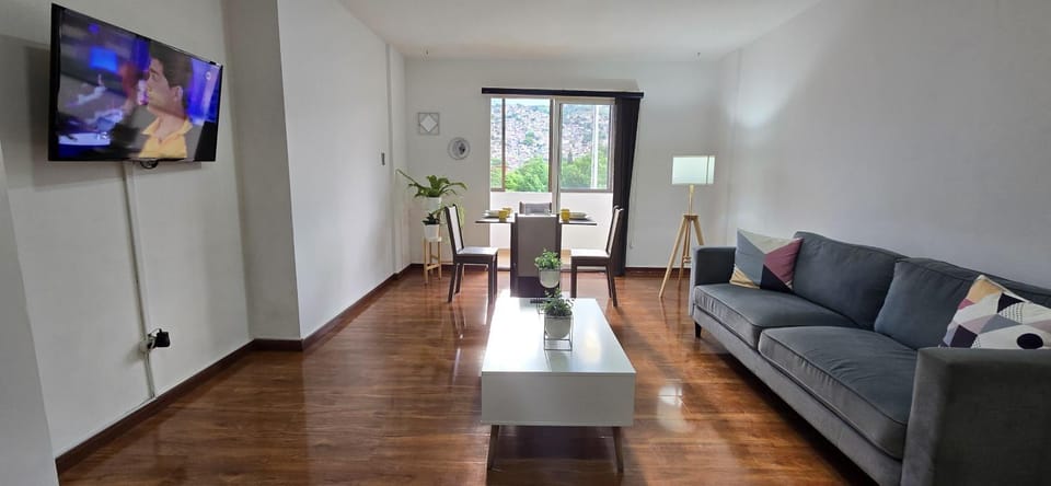 Tequendama ideal turismo médico apt para 8 Apartment in Cali