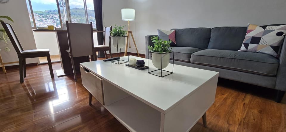 Tequendama ideal turismo médico apt para 8 Apartment in Cali