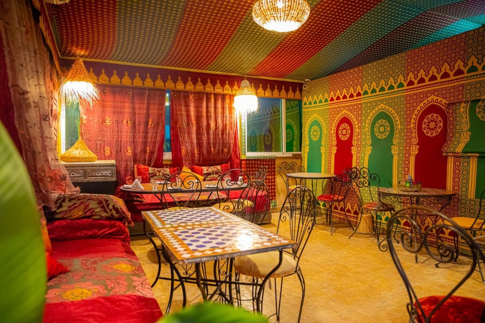 Restaurant/places to eat, Casino, Living room, Banquet/Function facilities, Seating area