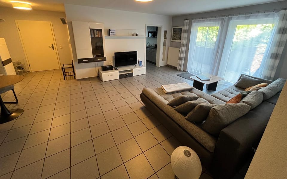 TV and multimedia, Living room, Seating area, Evening entertainment