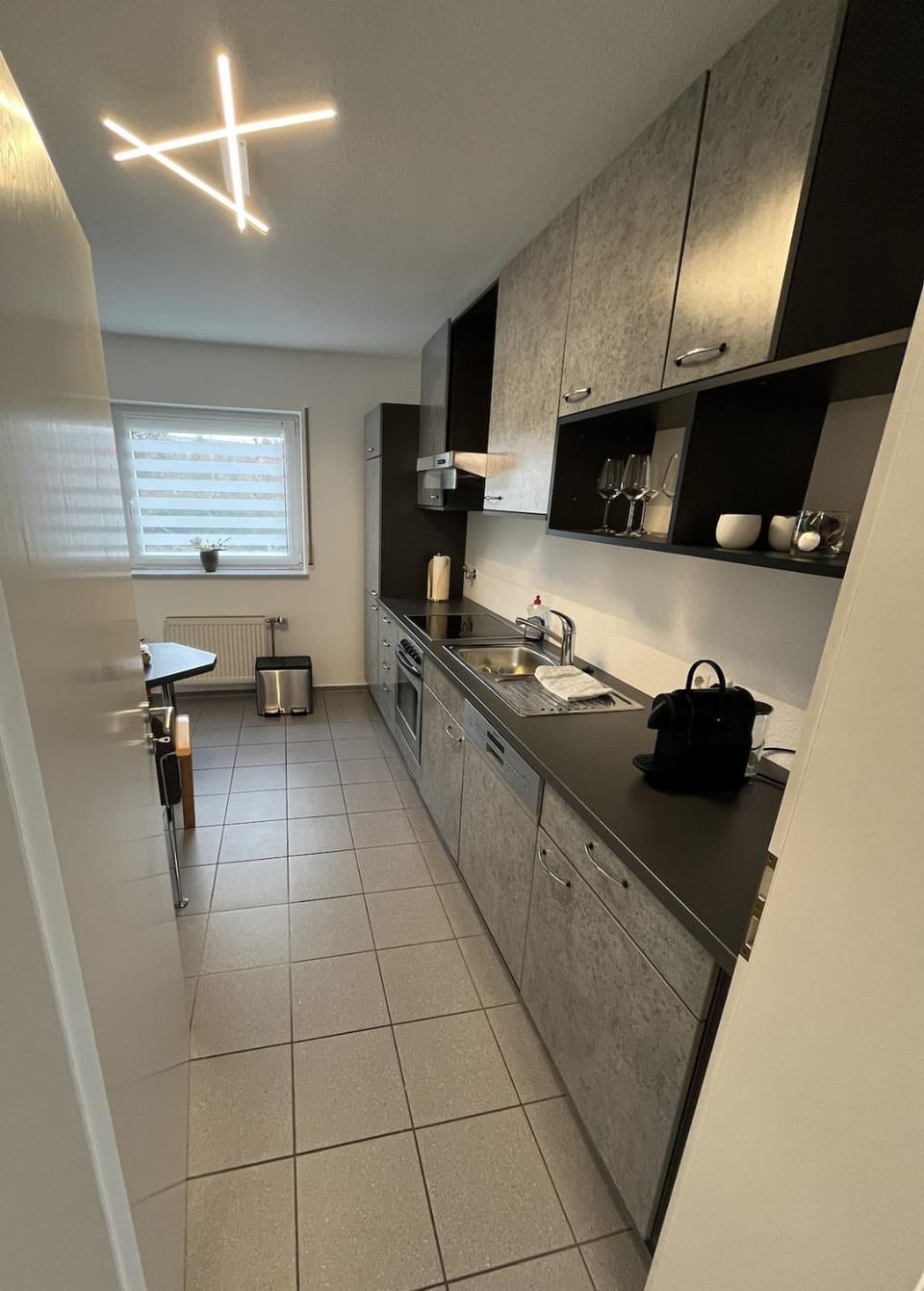 Coffee/tea facilities, Kitchen or kitchenette, Dining area, minibar, stove