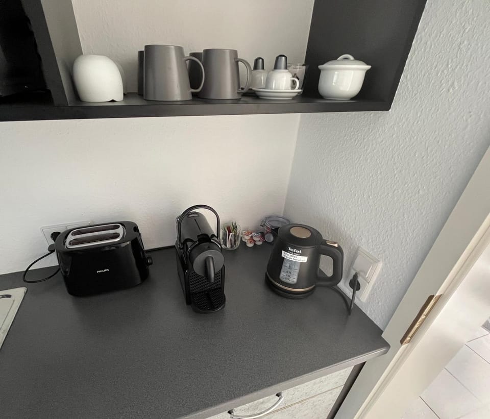 Coffee/tea facilities, toaster