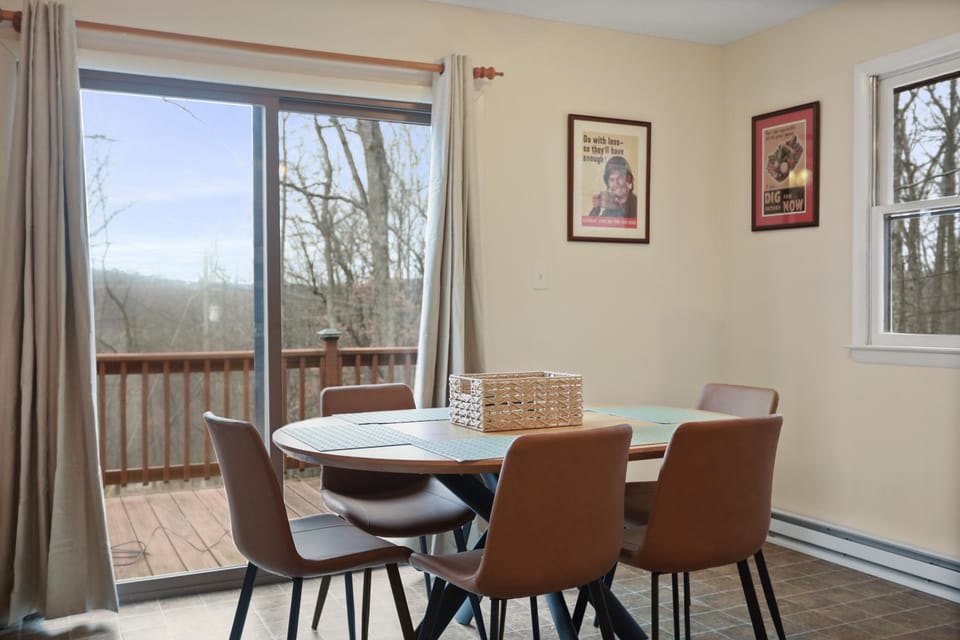 Mountain Retreat by Berkeley Springs wRiver Access House in Shenandoah Valley