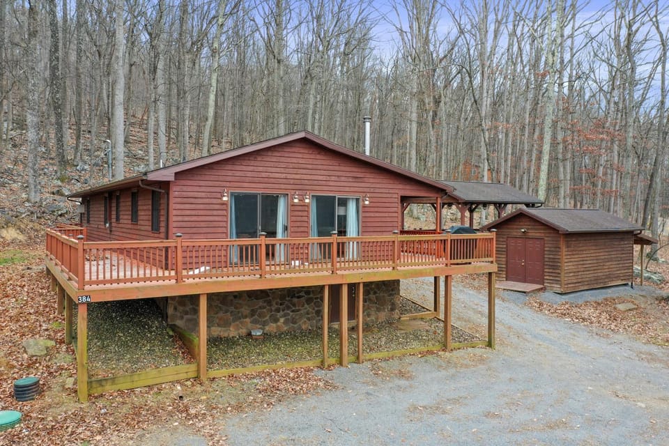 Mountain Retreat by Berkeley Springs wRiver Access House in Shenandoah Valley