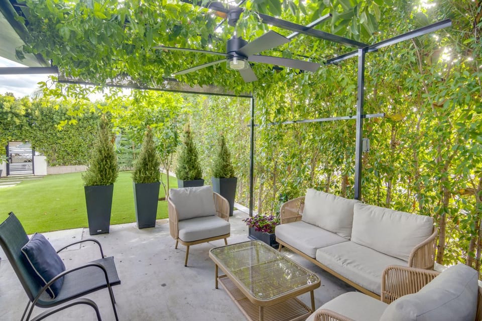 1 Mi to CSUN: Quiet Apartment w/ Pool Access Apartment in Granada Hills