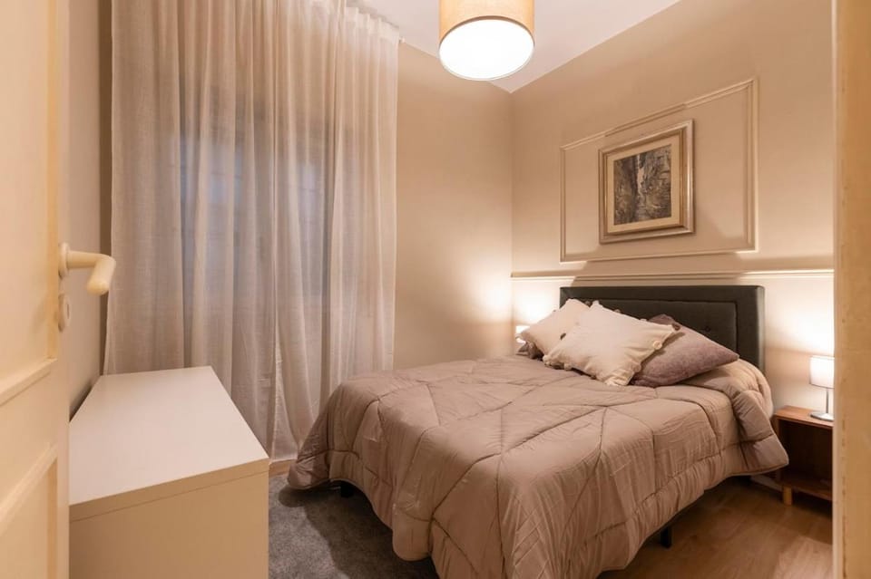 7 min to Colosseum, Smart TV, Full Kitchen Apartment in Rome