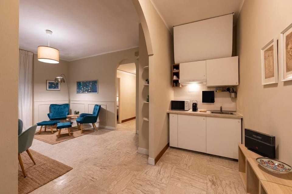 7 min to Colosseum, Smart TV, Full Kitchen Apartment in Rome