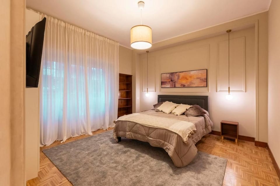 7 min to Colosseum, Smart TV, Full Kitchen Apartment in Rome