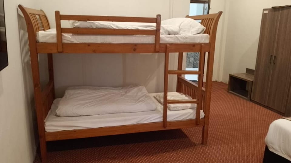 Bedroom, bunk bed
