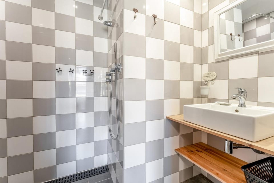 Bathroom, Living room