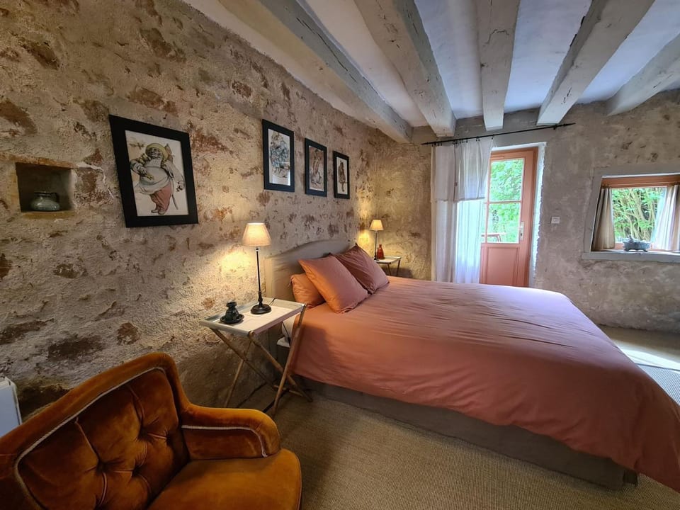 Bed, Photo of the whole room, Bedroom