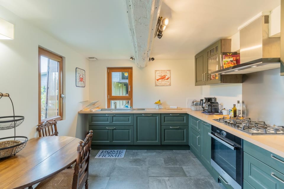 Kitchen or kitchenette, oven