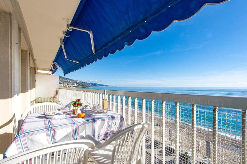 Joli appartement à Menton centre - vue mer Apartment in Menton