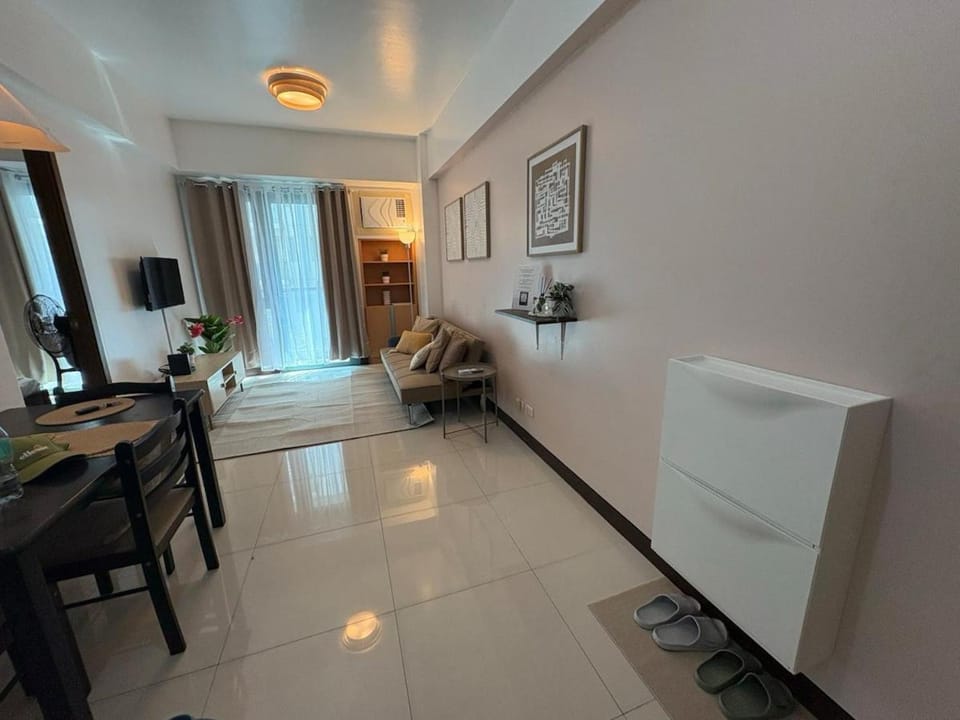 Warm & Minimalist 1BR at Two Palm, Newport, T3 Apartment in Pasay