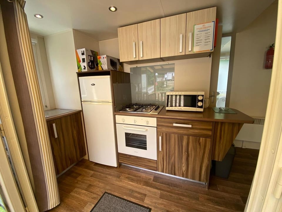 Coffee/tea facilities, Kitchen or kitchenette, oven, toaster