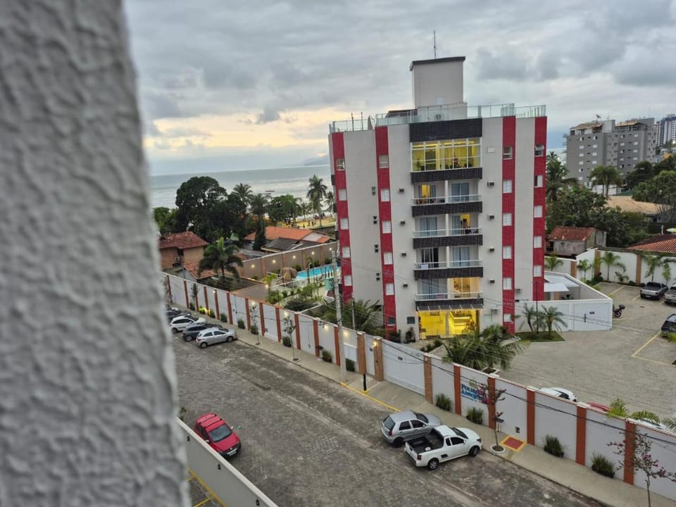 apartamento martim de sá 2 dormitórios PÉ NA AREIA churrasqueira na varanda gilberto Apartment in Caraguatatuba