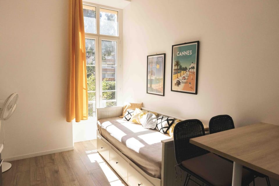 Communal lounge/ TV room, Living room