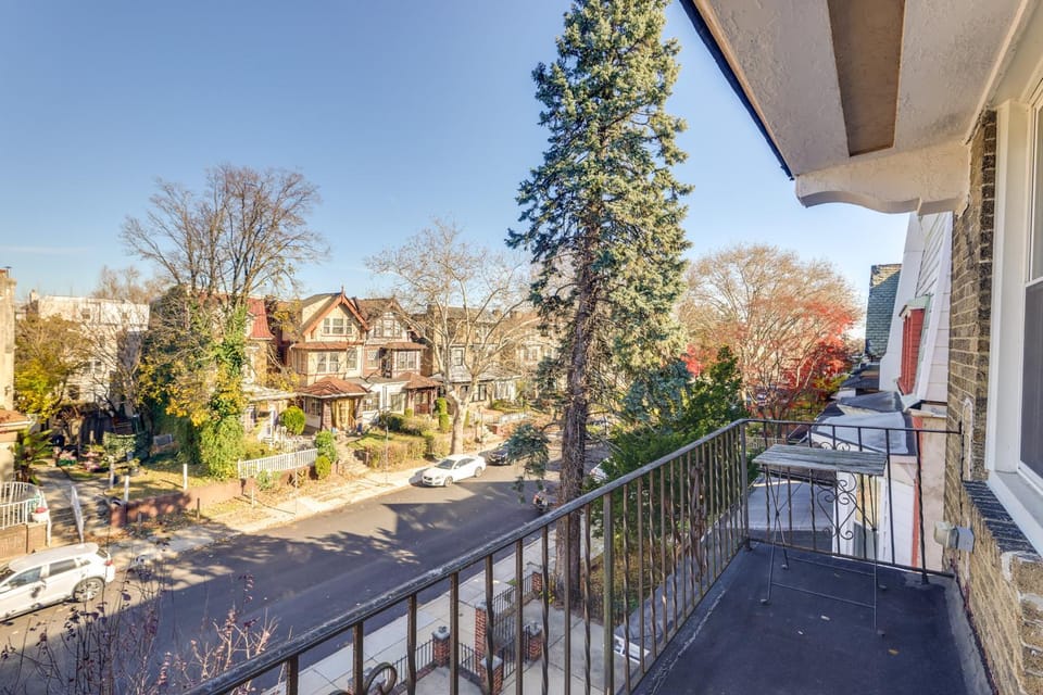 Pet Friendly! 3-Story Home Near Lincoln Financial House in Upper Darby