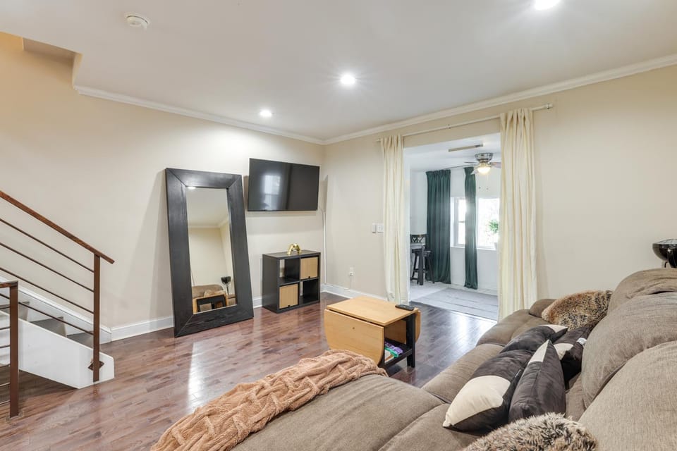 Pet Friendly! 3-Story Home Near Lincoln Financial House in Upper Darby