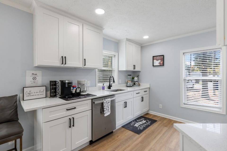 Coffee/tea facilities, Kitchen or kitchenette, dishwasher