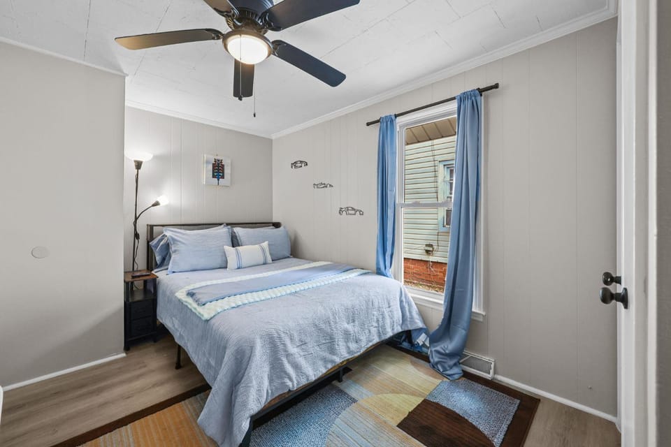 Spacious & Fun-Ready, Mins 2 Speedway, Sleeps 6 House in Kannapolis