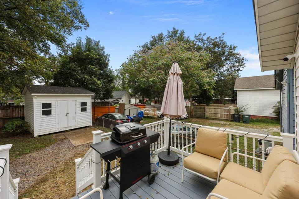 2BR Near Motor Speedway - Deck - Sleeps 6 - BBQ House in Kannapolis