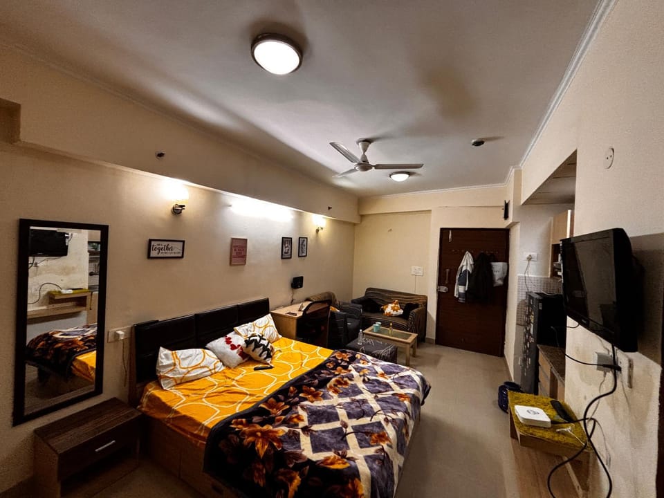 The night view Bed and Breakfast in Noida