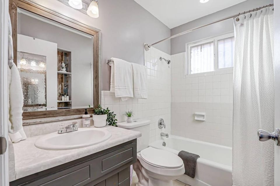 Bathroom, Bath, towels
