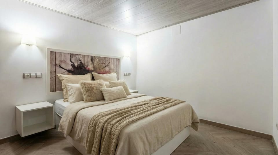 Bed, Photo of the whole room, Bedroom