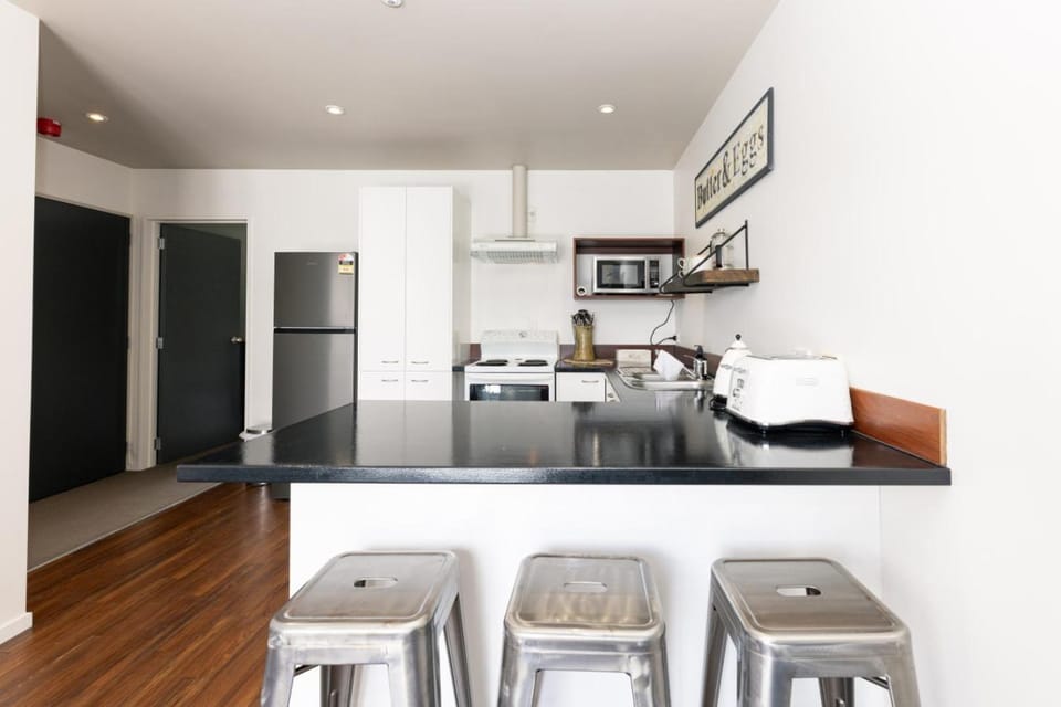 Kitchen or kitchenette, oven