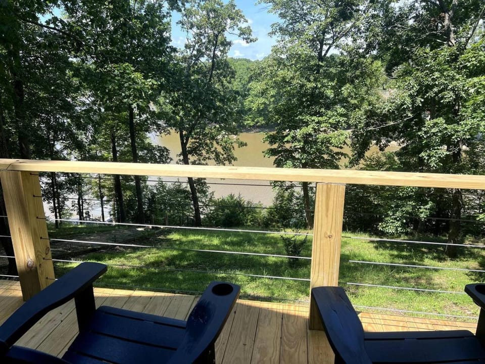 Hyco Lake Hideout - Lakefront Escape, Dock, Fire Pit, Family friendly! House in North Carolina