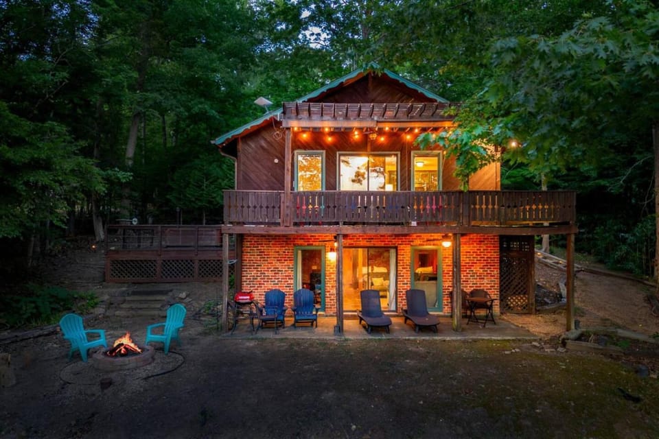 Hyco Lake Hideout - Lakefront Escape, Dock, Fire Pit, Family friendly! House in North Carolina