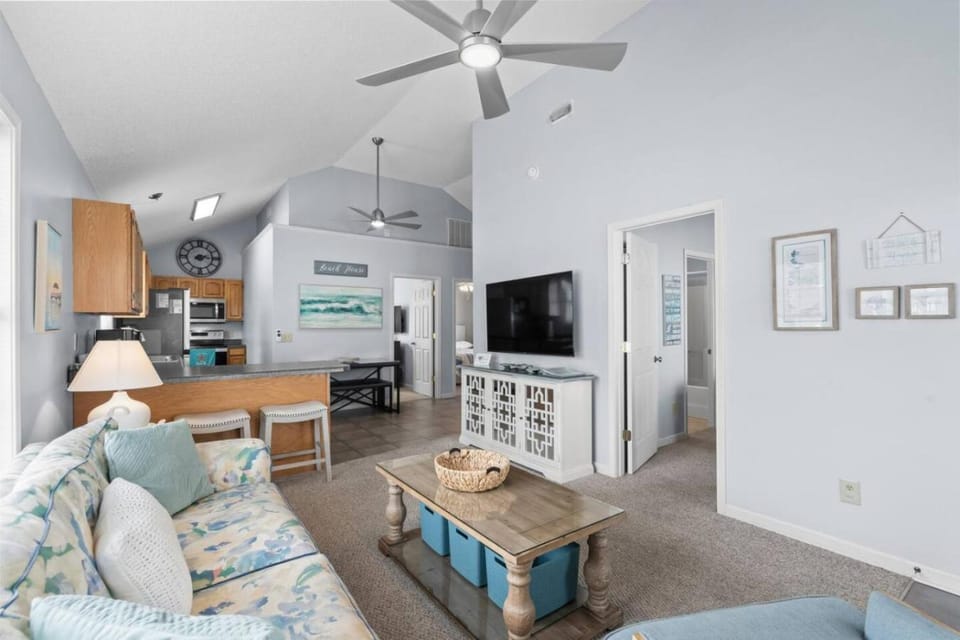 8008 - Ocean Lakes Family Retreat, Beach and Golf Cart House in South Carolina