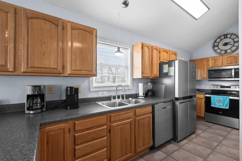 8008 - Ocean Lakes Family Retreat, Beach and Golf Cart House in South Carolina