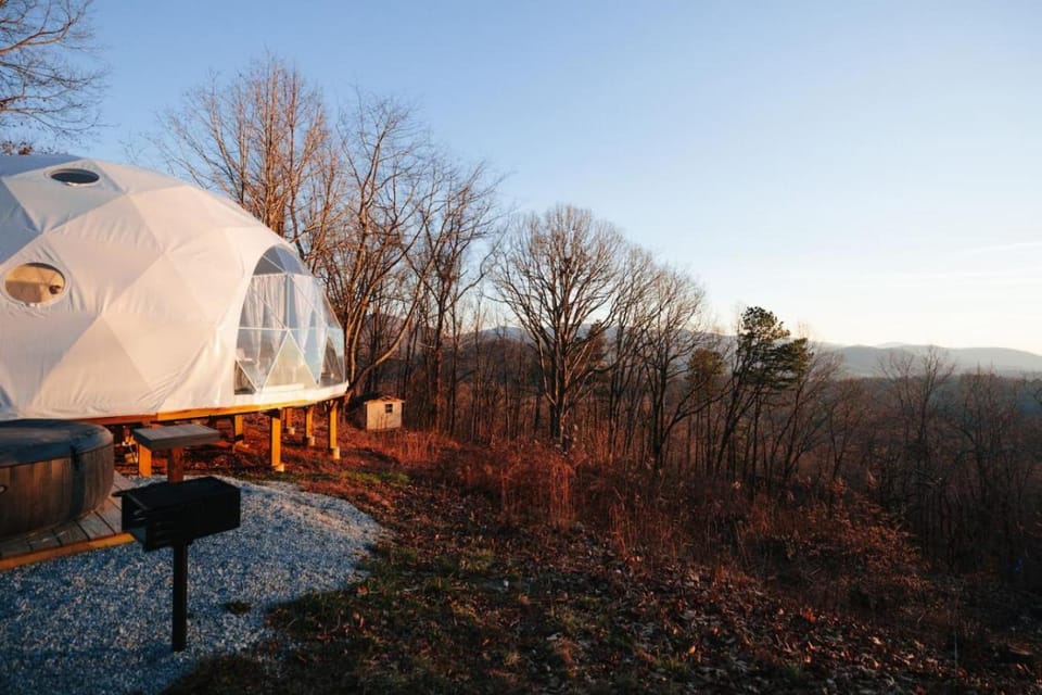 Asheville Luxury Glamping Dome - Mountain Views, and Hot Tub! Country House in Fairview