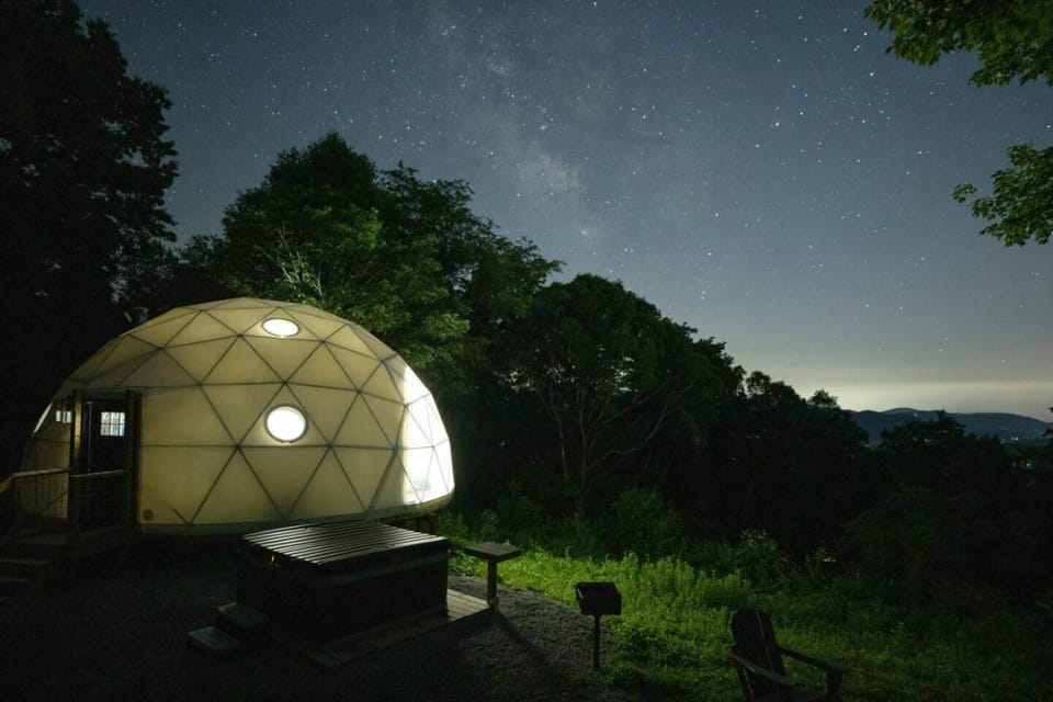 Asheville Luxury Glamping Dome - Mountain Views, and Hot Tub! Country House in Fairview