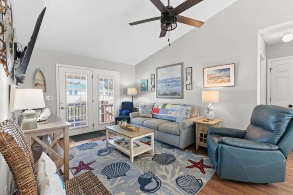 7002 - Ocean Lakes Home with Lake View and Covered Patio! House in South Carolina