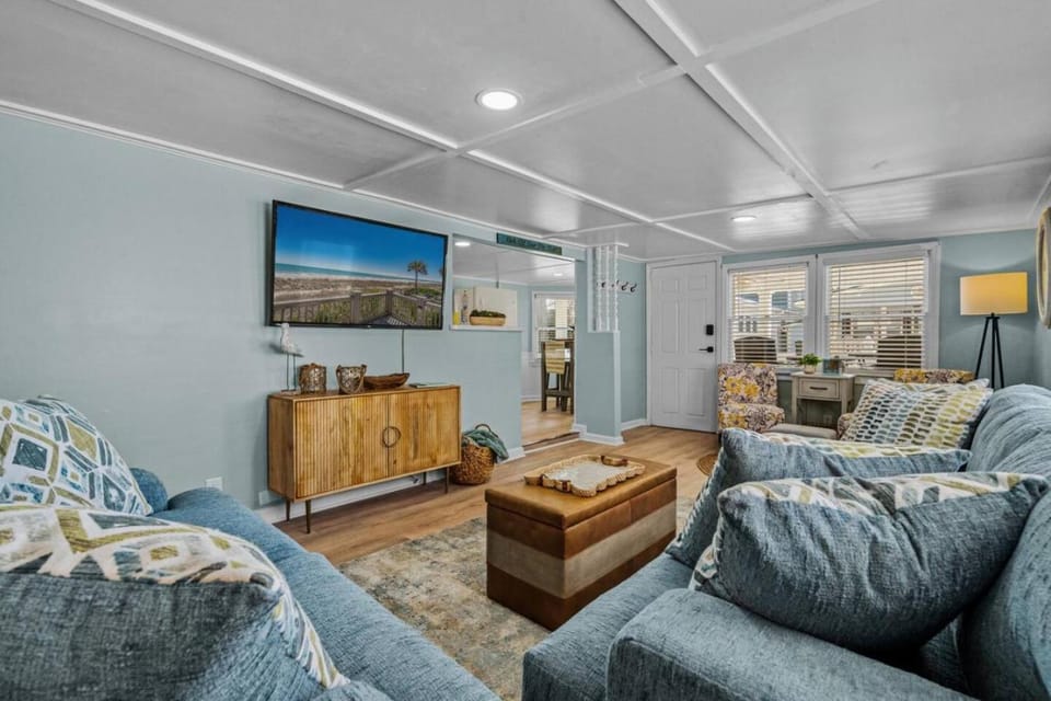 Cozy Nest 2 - Ocean Lakes Cottage, Covered Patio, Grill and Beach Access! House in South Carolina