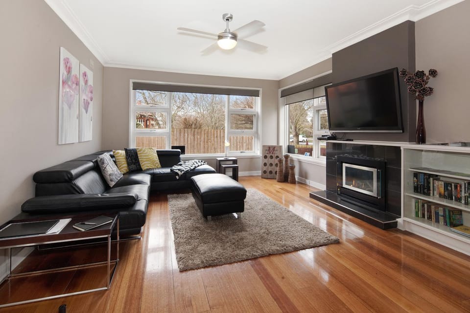 TV and multimedia, Living room, fireplace